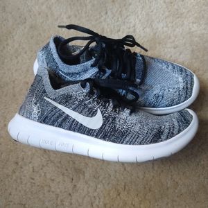 Women Nike free Flyknit Oreo size 7